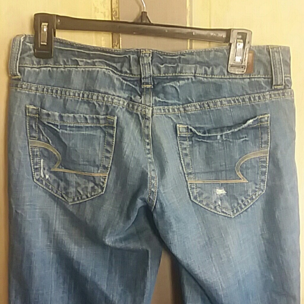 American Eagle Favorite Boyfriend Distressed Jeans - Picture 5 of 8